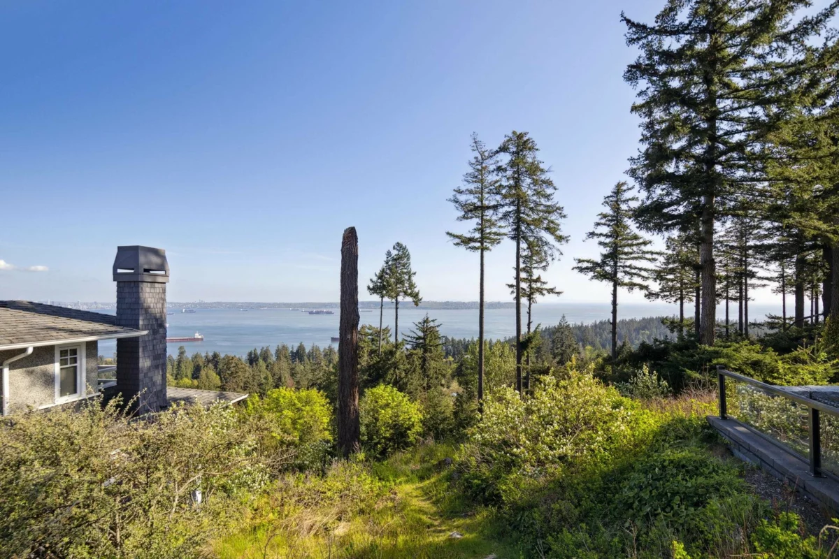Mudroom Photo of 1 5110 Alderfeild Place, West Vancouver, BC