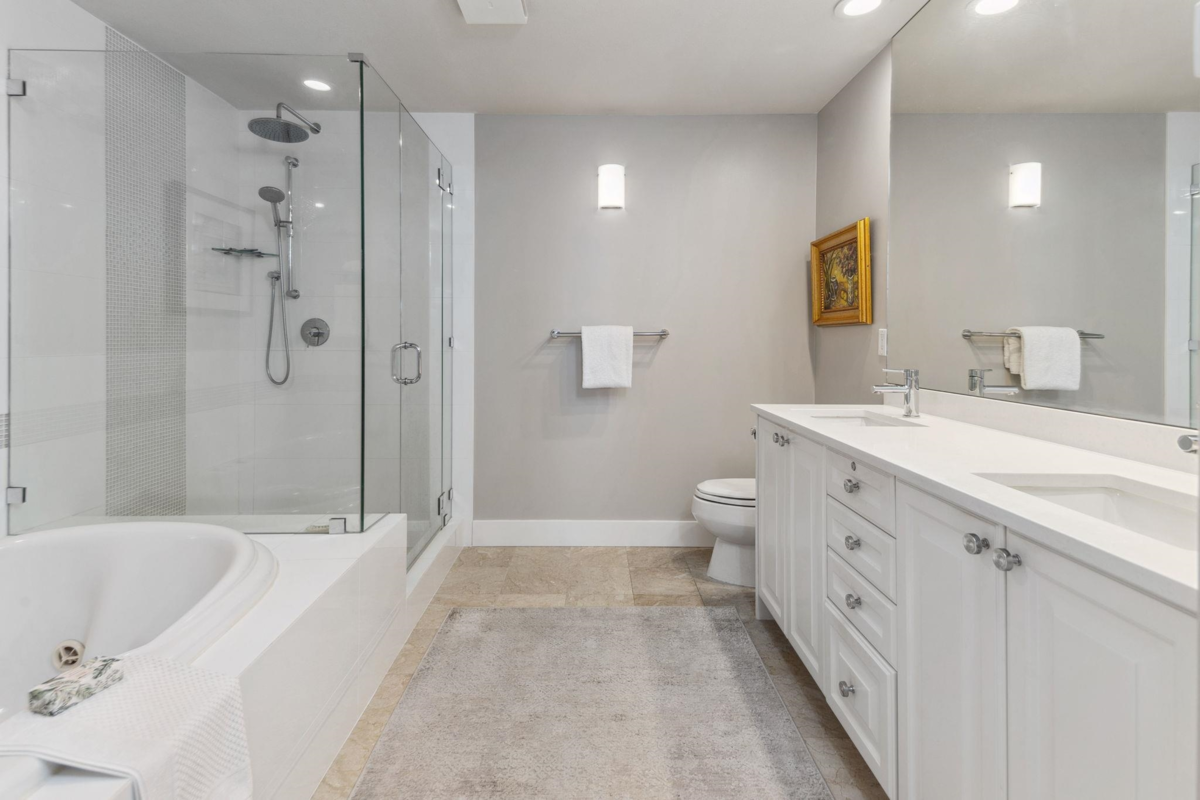 Primary Bathroom Photo of 1 5110 Alderfeild Place, West Vancouver, BC