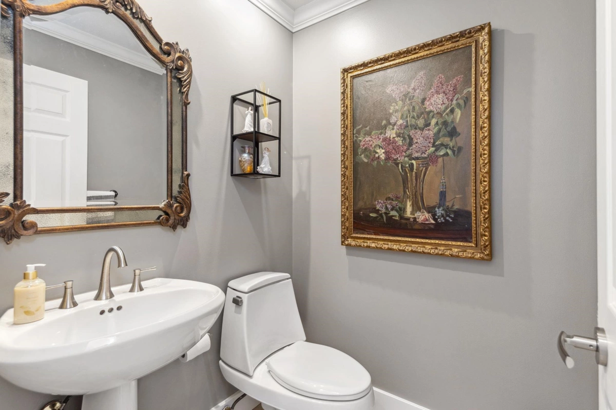 Walk-In Closet Photo of 1 5110 Alderfeild Place, West Vancouver, BC