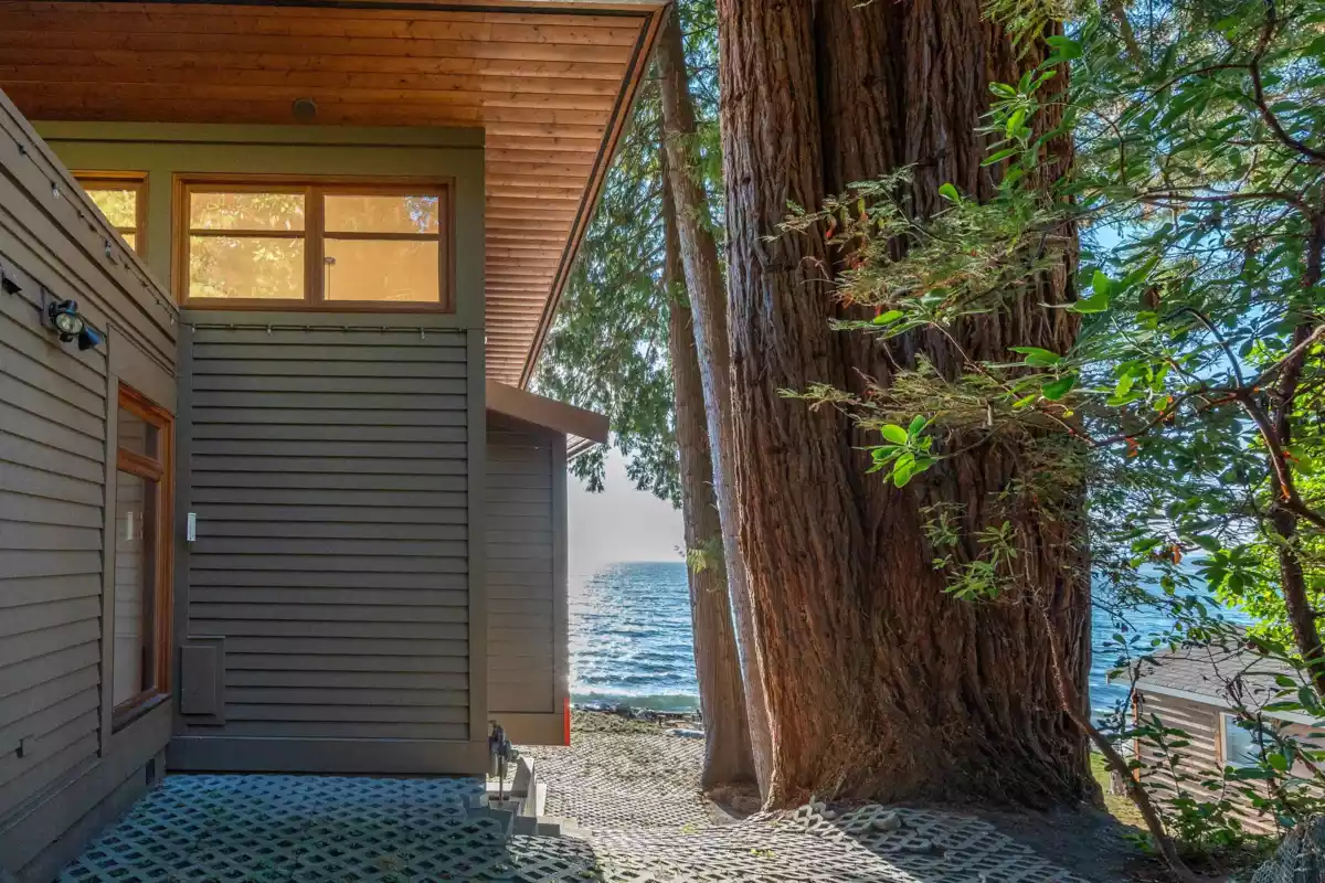 Garden / Landscaping Photo of 4893 Sunshine Coast Highway, Sechelt, BC