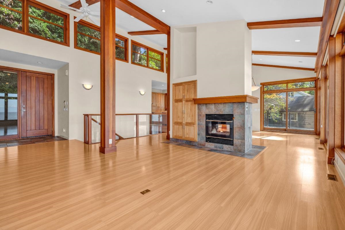 Kitchen Island Photo of 4893 Sunshine Coast Highway, Sechelt, BC