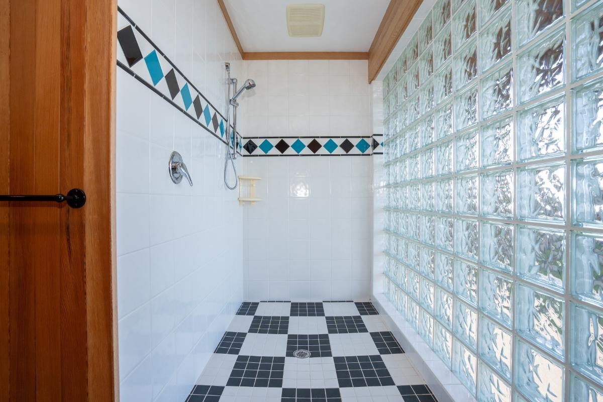 Outdoor Deck Photo of 4893 Sunshine Coast Highway, Sechelt, BC