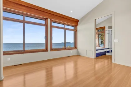 Entry Foyer Photo of 4893 Sunshine Coast Highway, Sechelt, BC