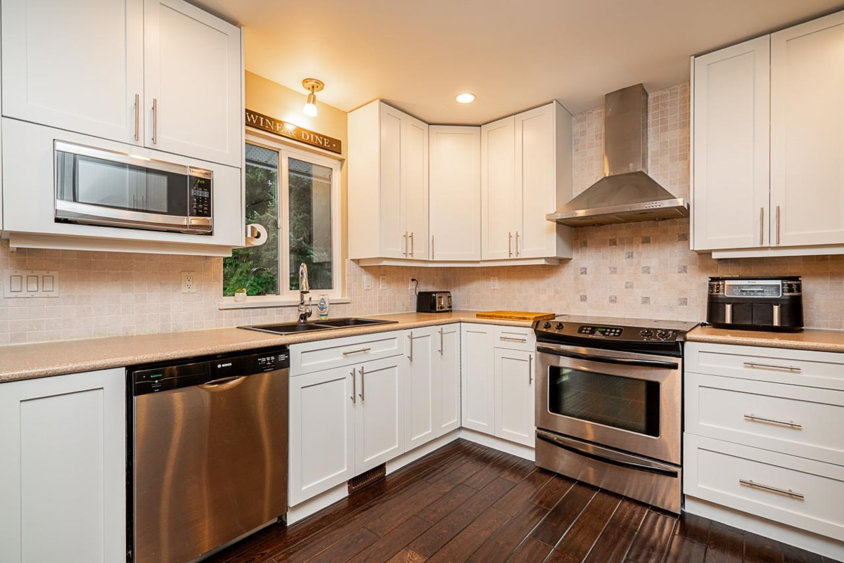Breakfast Nook Photo of 8134 Philbert Street, Mission, BC