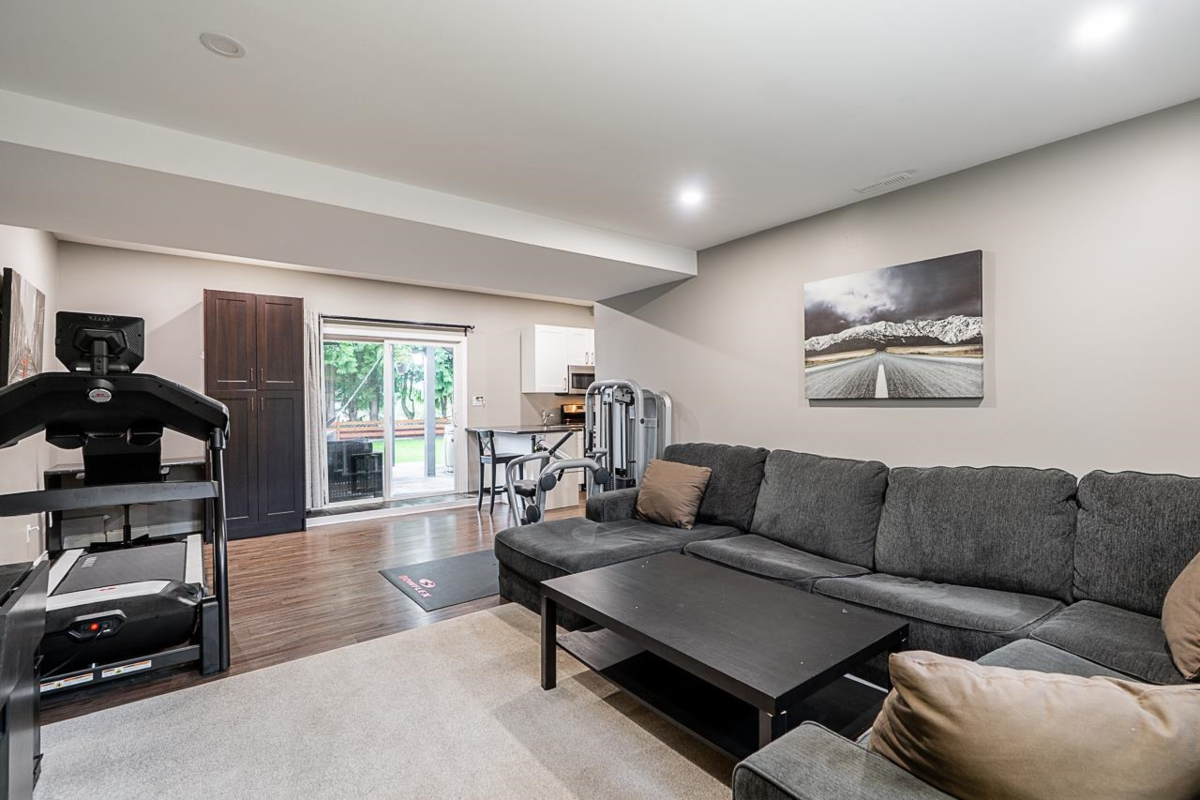 Entry Foyer Photo of 8134 Philbert Street, Mission, BC