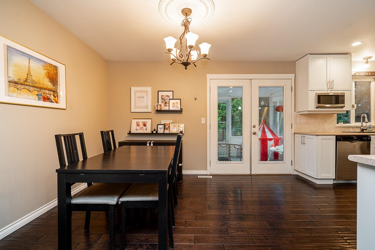 Kitchen Island Photo of 8134 Philbert Street, Mission, BC