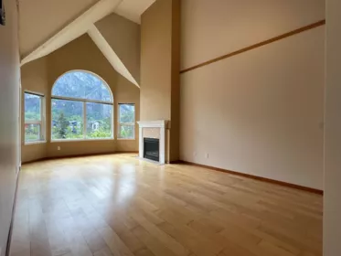 305 1468 Pemberton Avenue, Squamish, BC, Squamish — Apartment/Condo for sale