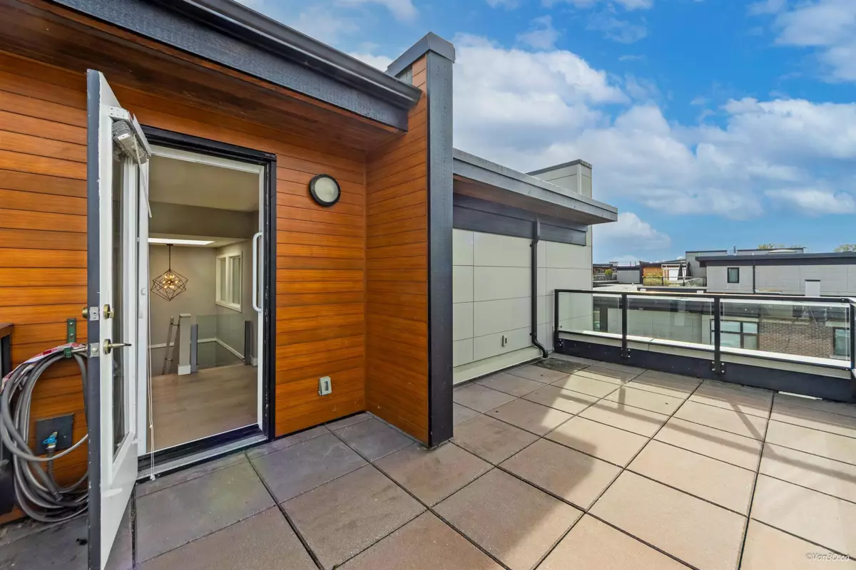 Backyard Photo of 412 260 Salter Street, New Westminster, BC