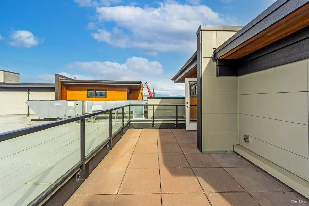 Front Yard Photo of 412 260 Salter Street, New Westminster, BC