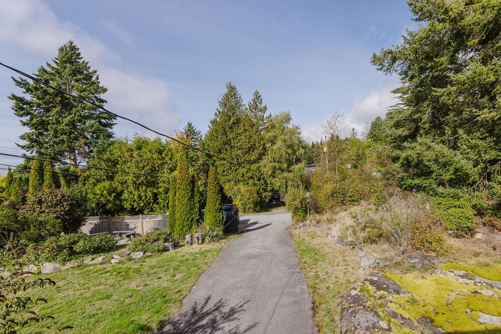 Breakfast Nook Photo of 5620 Mintie Road, Halfmoon Bay, BC