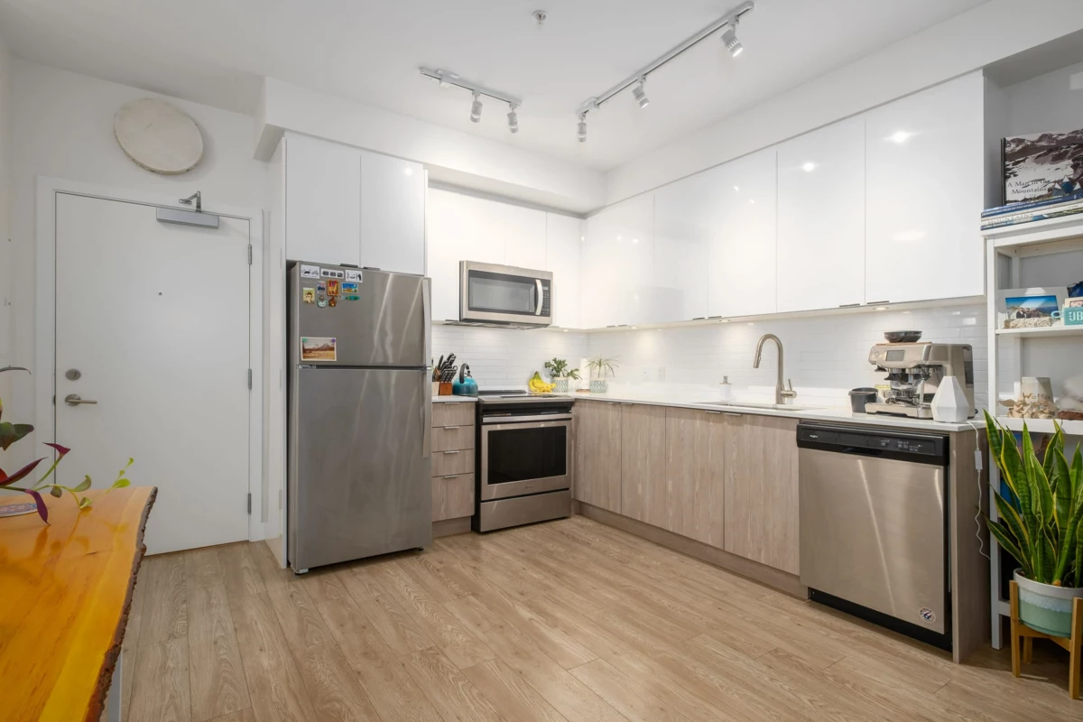 Primary Bathroom Photo of 302 37881 Cleveland Avenue, Squamish, BC