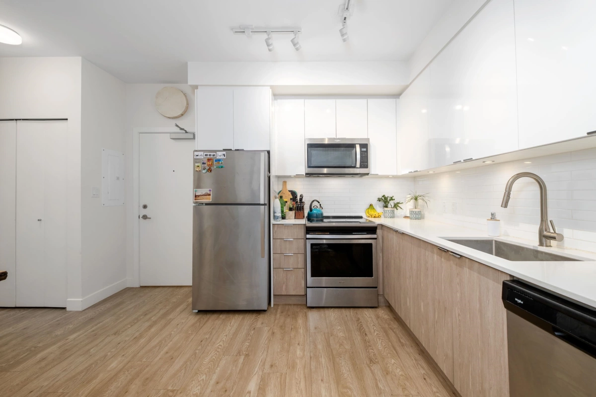 Walk-In Closet Photo of 302 37881 Cleveland Avenue, Squamish, BC