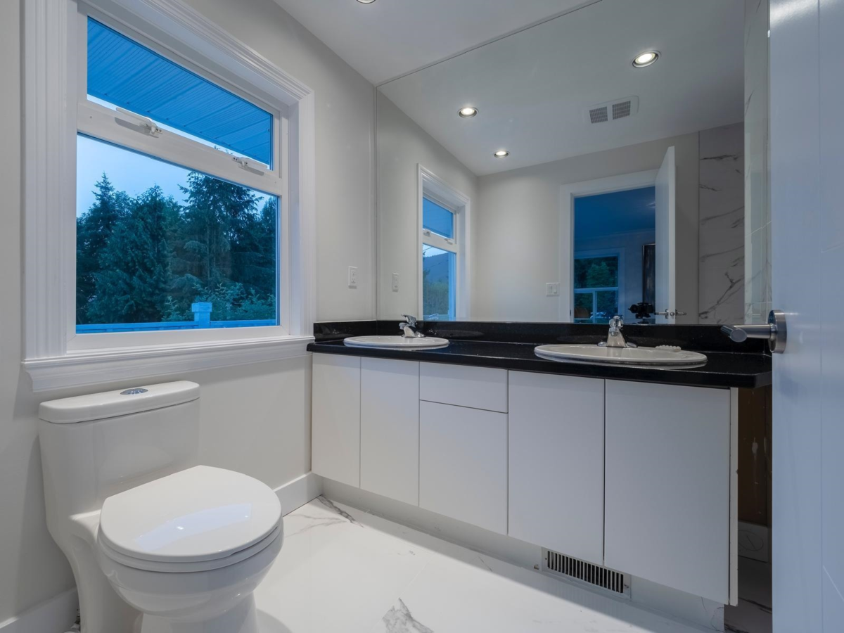 Breakfast Nook Photo of 638 King Georges Way, West Vancouver, BC