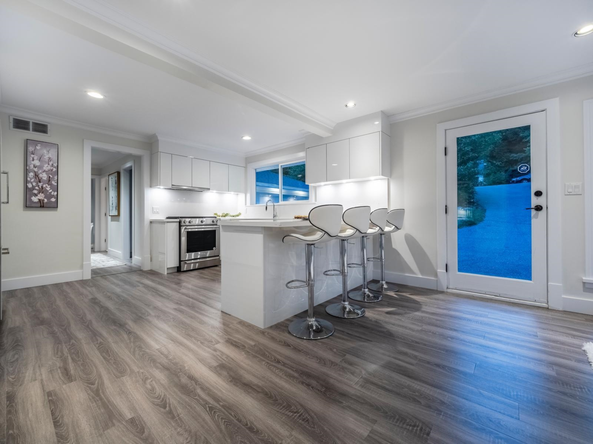 Kitchen Island Photo of 638 King Georges Way, West Vancouver, BC