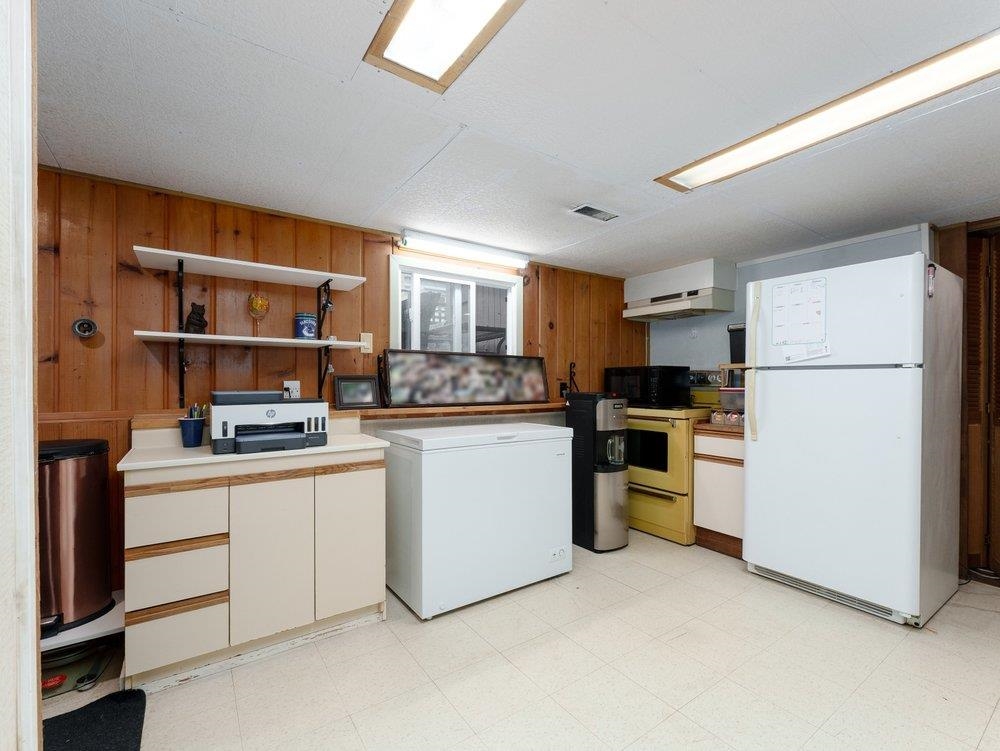 Guest Bathroom Photo of 334 Arbutus Street, New Westminster, BC