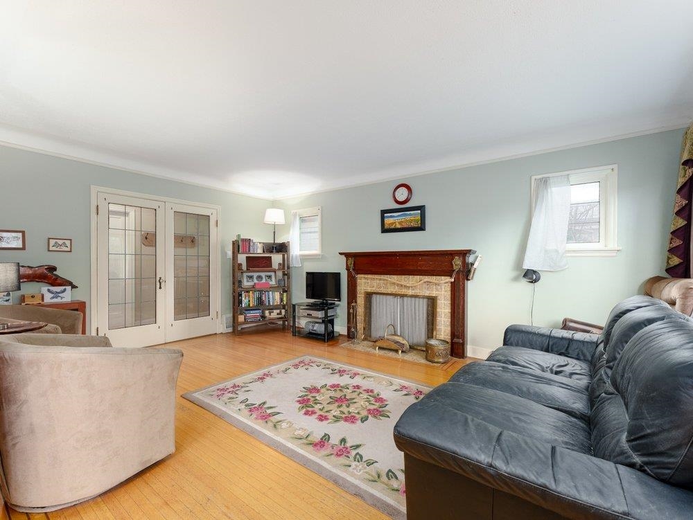 Kitchen Island Photo of 334 Arbutus Street, New Westminster, BC