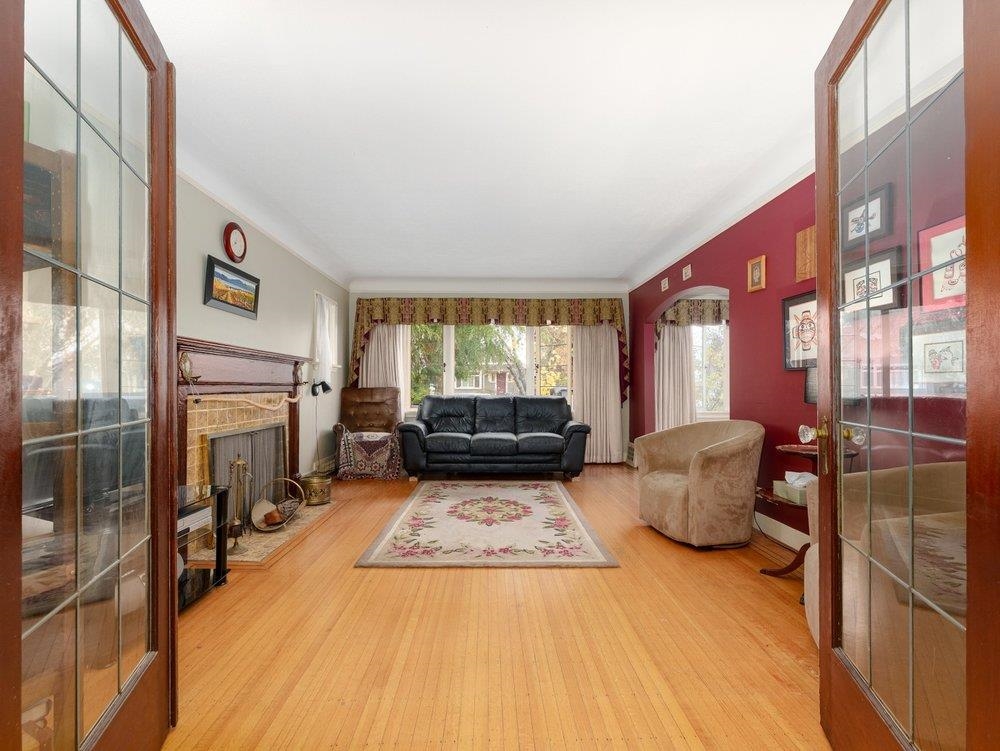 Pantry Photo of 334 Arbutus Street, New Westminster, BC