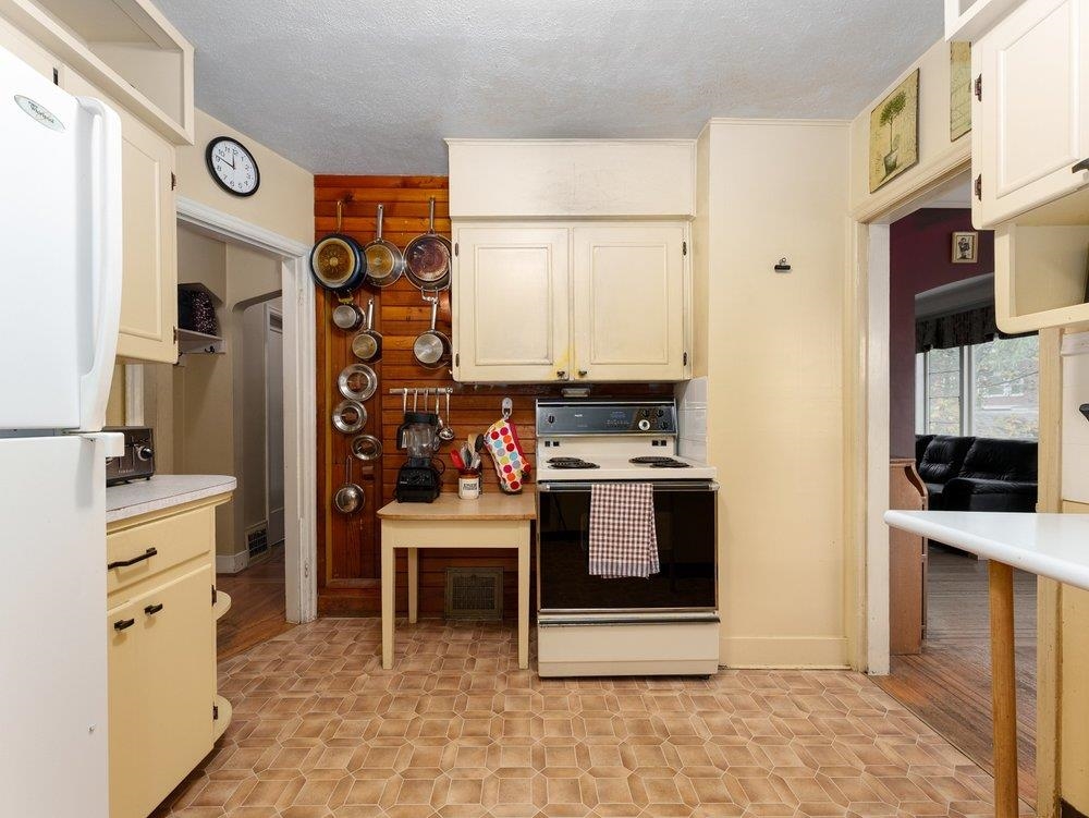 Primary Bathroom Photo of 334 Arbutus Street, New Westminster, BC