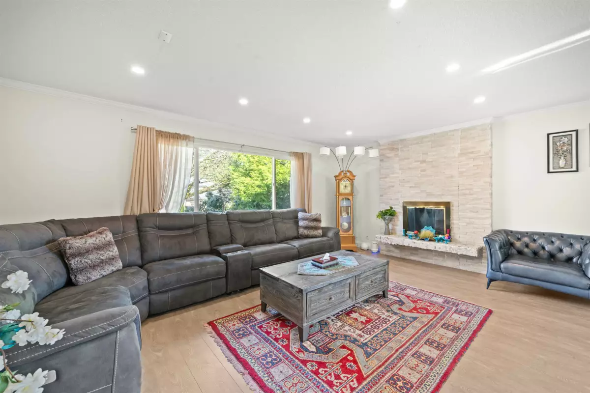 Breakfast Nook Photo of 2333 Kirkstone Road, North Vancouver, BC