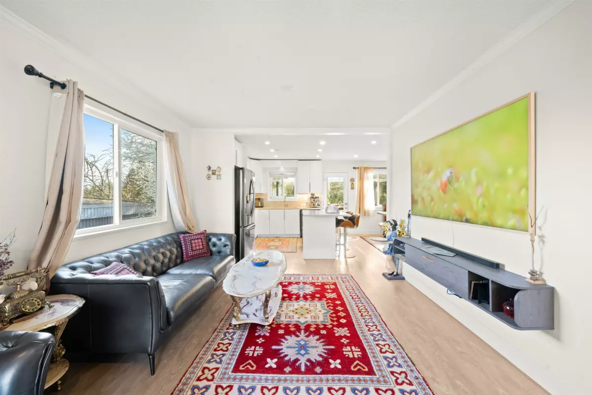 Kitchen Island Photo of 2333 Kirkstone Road, North Vancouver, BC