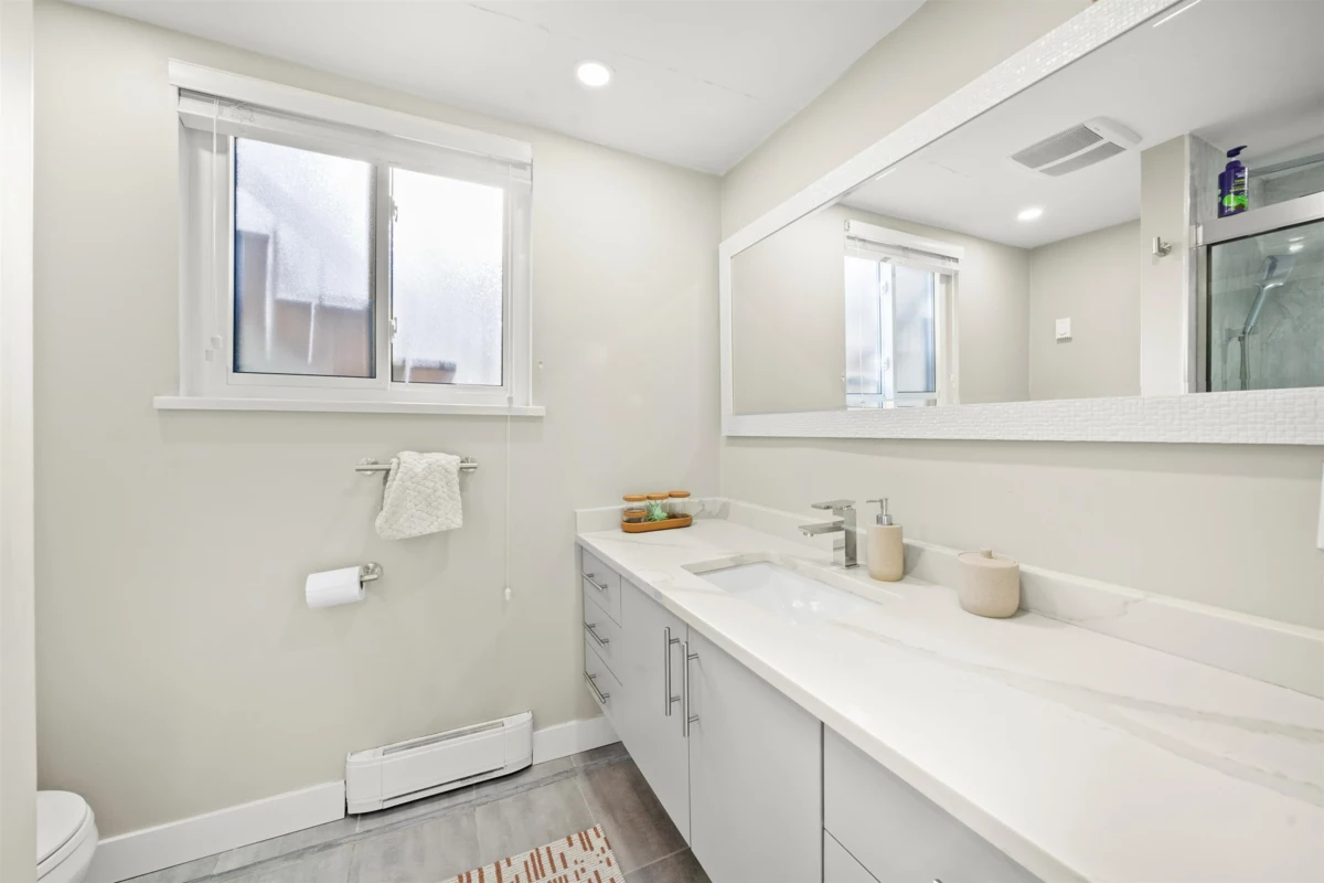 Mudroom Photo of 2333 Kirkstone Road, North Vancouver, BC