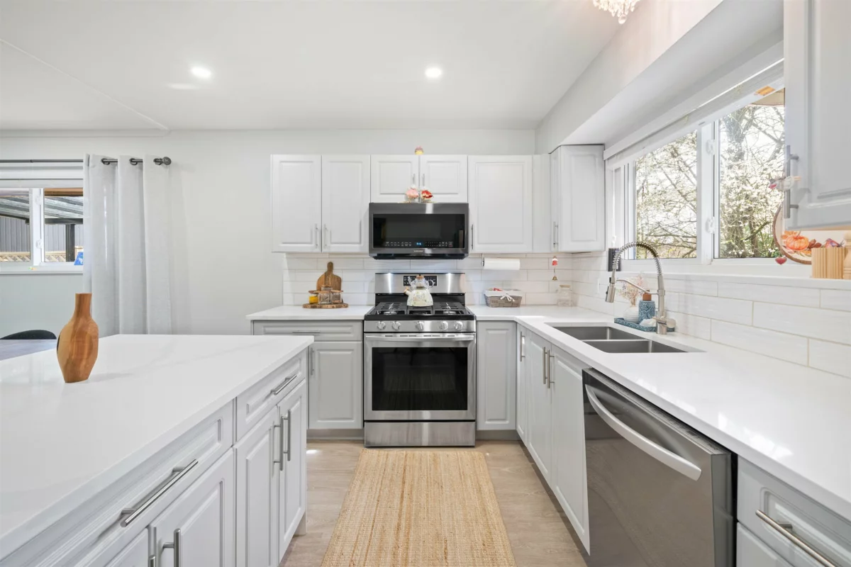 Outdoor Deck Photo of 2333 Kirkstone Road, North Vancouver, BC