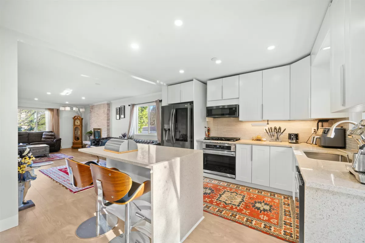 Primary Bathroom Photo of 2333 Kirkstone Road, North Vancouver, BC