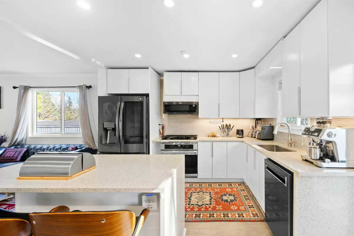 Walk-In Closet Photo of 2333 Kirkstone Road, North Vancouver, BC