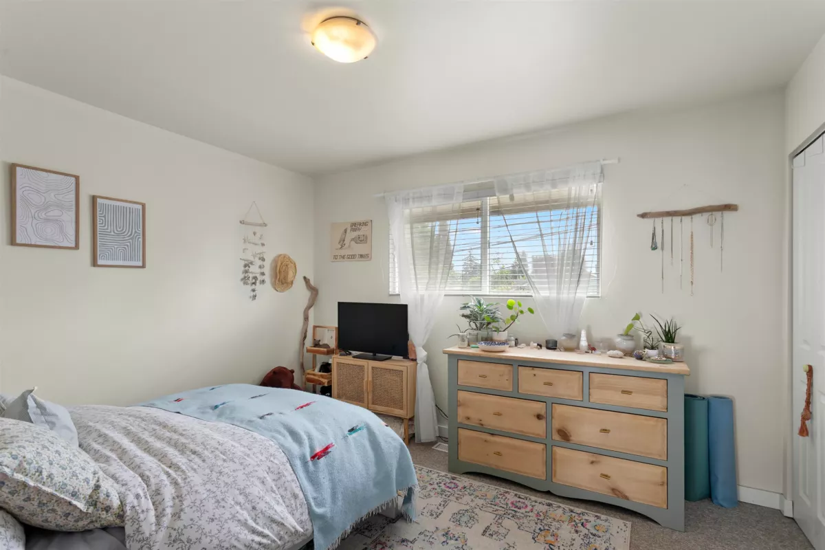 Kitchen Island Photo of 3423 Edinburgh Street, Port Coquitlam, BC