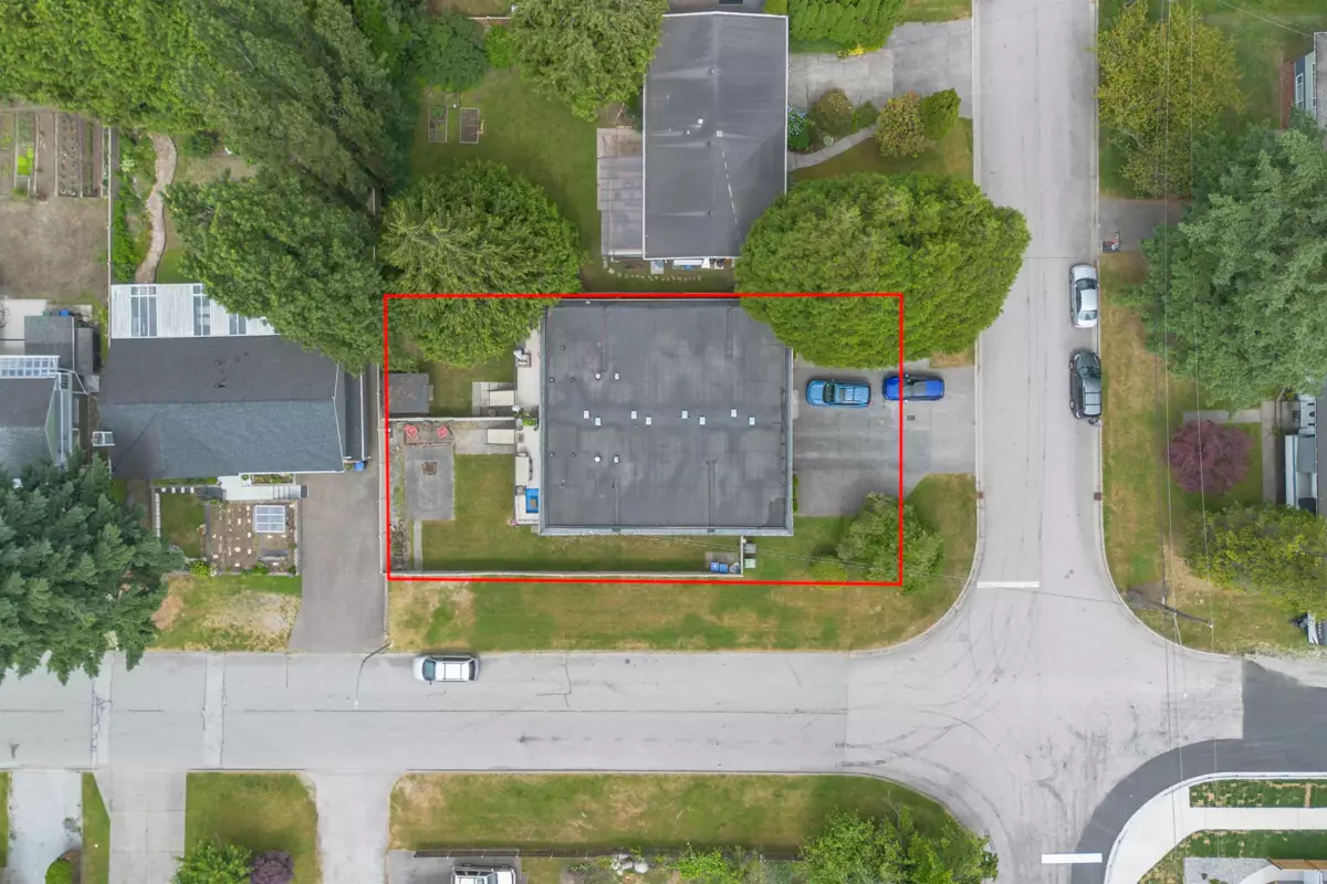 Staircase Photo of 3423 Edinburgh Street, Port Coquitlam, BC