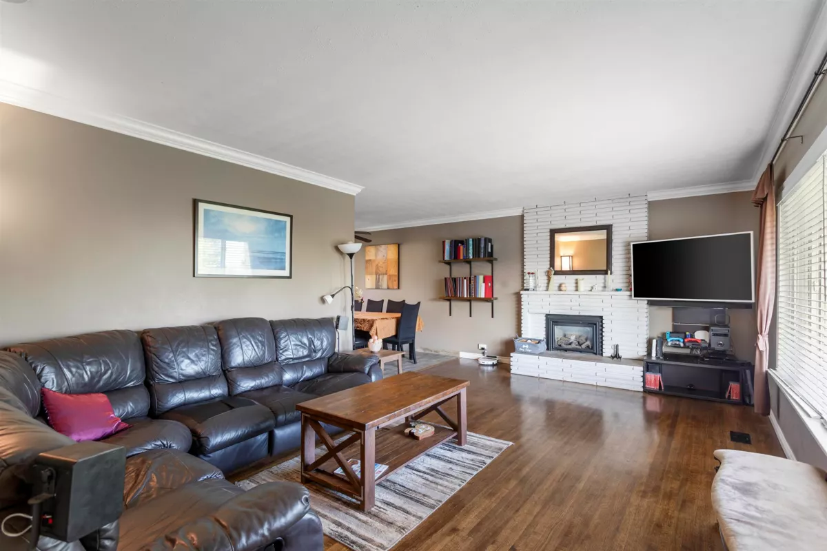 Kitchen Photo of 1419 Austin Avenue, Coquitlam, BC