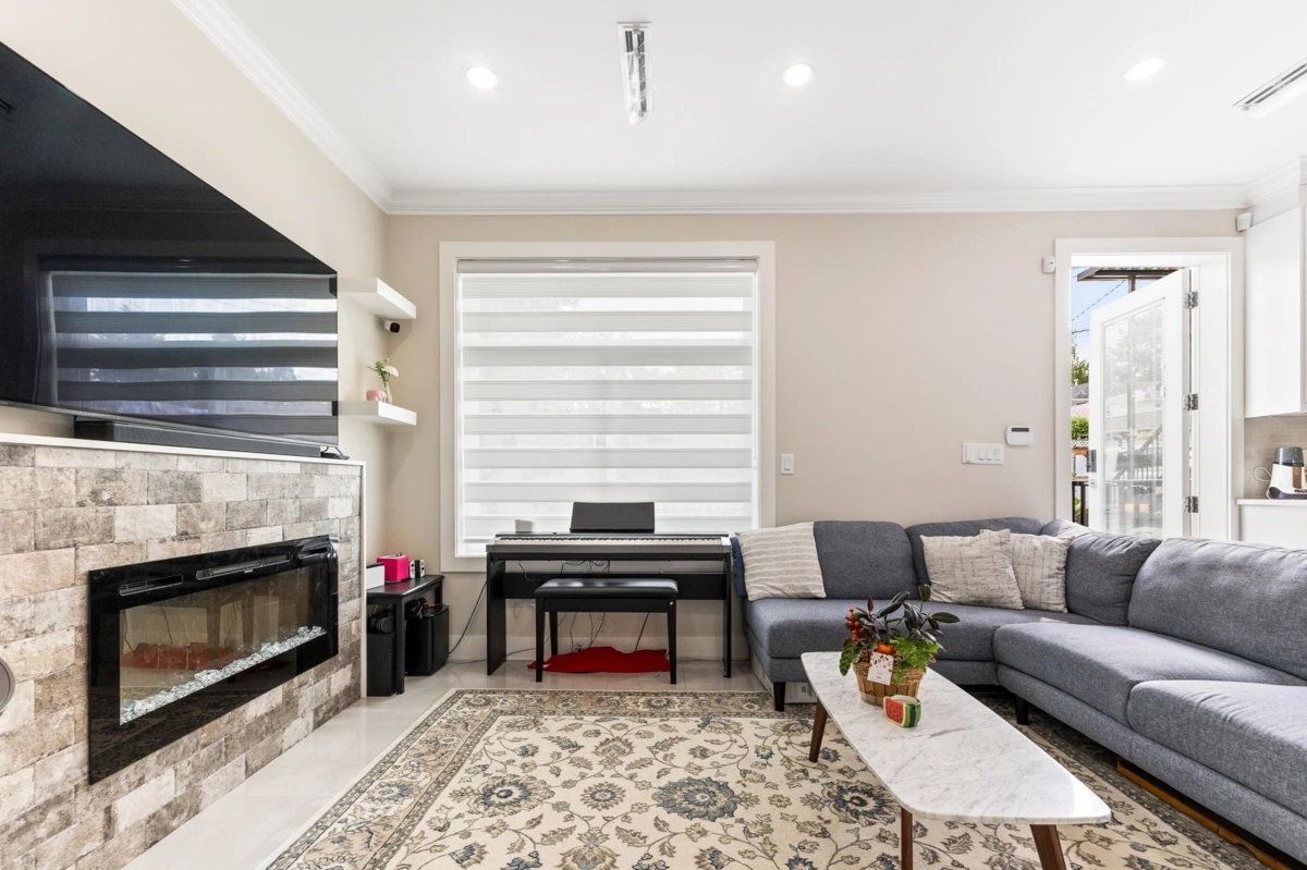 Family Room Photo of 2 2786 E 46th Avenue, Vancouver, BC