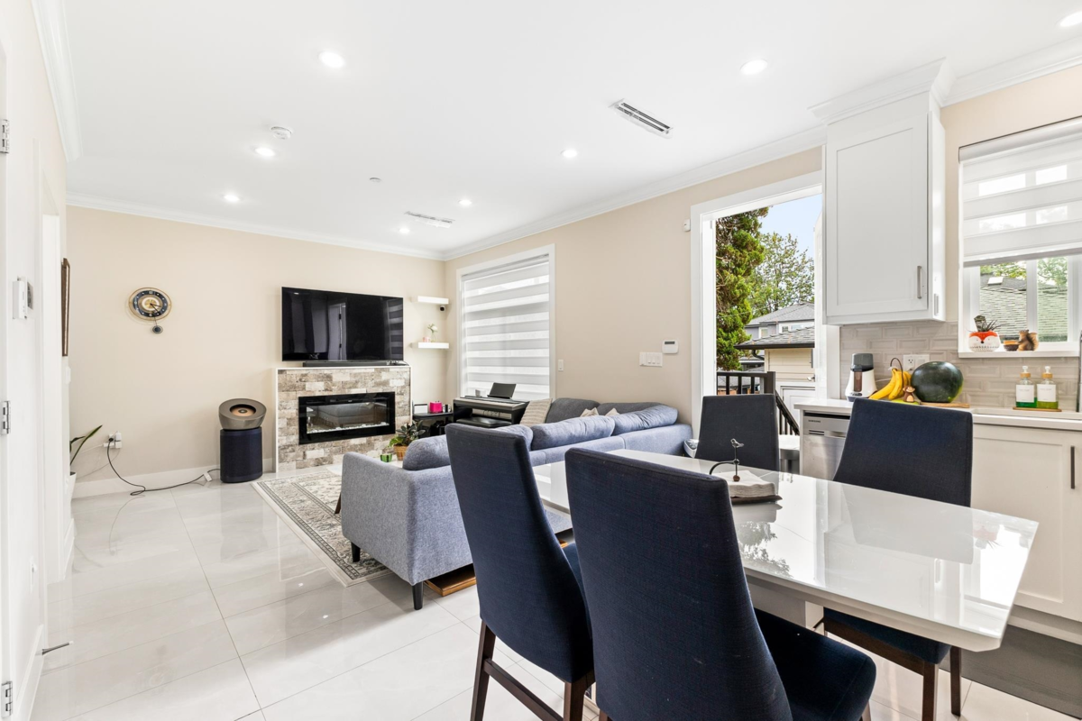 Kitchen Island Photo of 2 2786 E 46th Avenue, Vancouver, BC