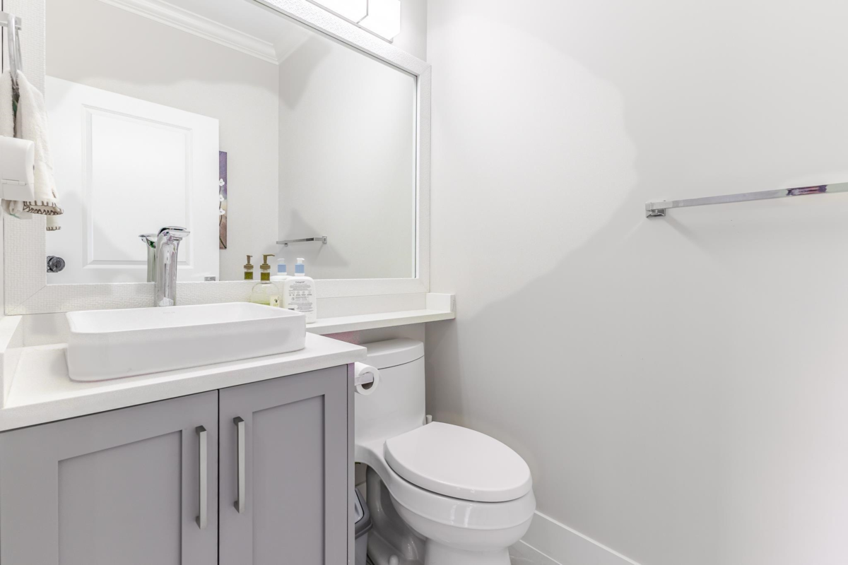 Primary Bathroom Photo of 2 2786 E 46th Avenue, Vancouver, BC