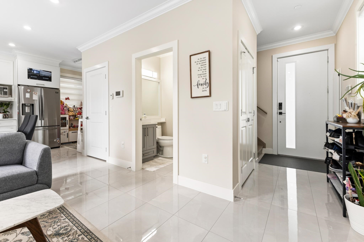 Walk-In Closet Photo of 2 2786 E 46th Avenue, Vancouver, BC