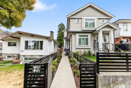 2 2786 E 46th Avenue, Vancouver, BC, Vancouver — Half Duplex for sale