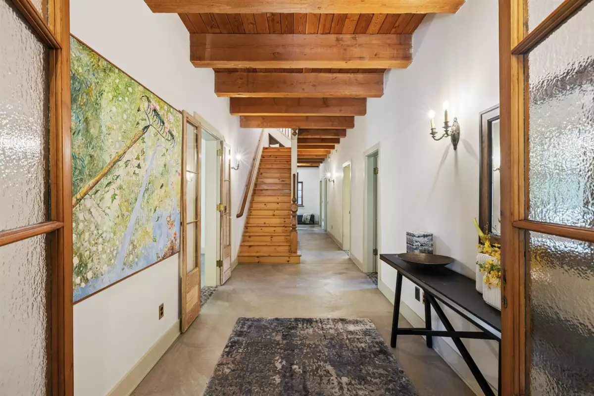 Family Room Photo of 947 22nd Street, West Vancouver, BC