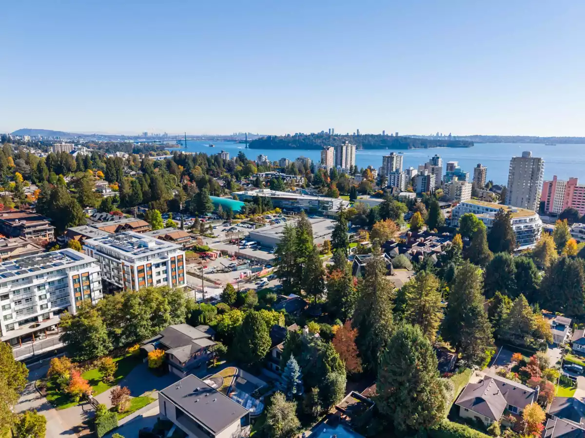 Fitness Center Photo Near 947 22nd Street, West Vancouver, BC