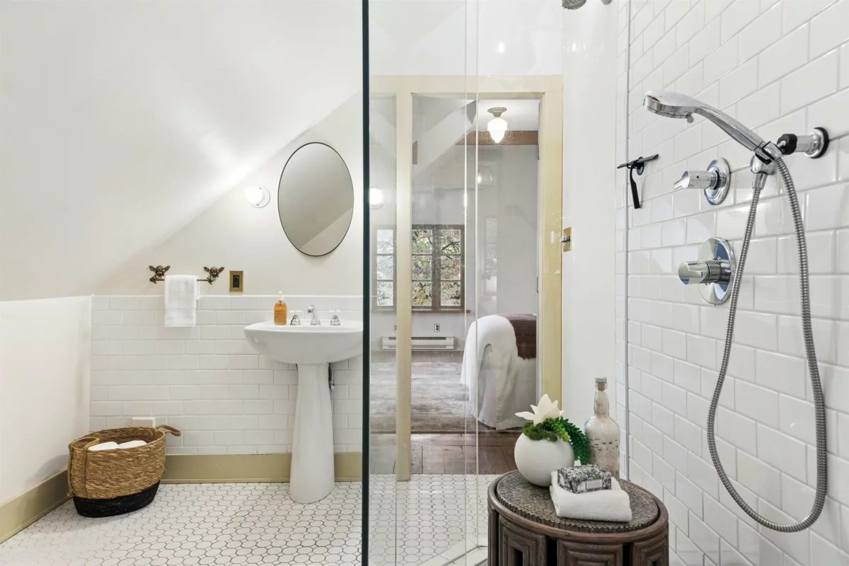 Garden / Landscaping Photo of 947 22nd Street, West Vancouver, BC