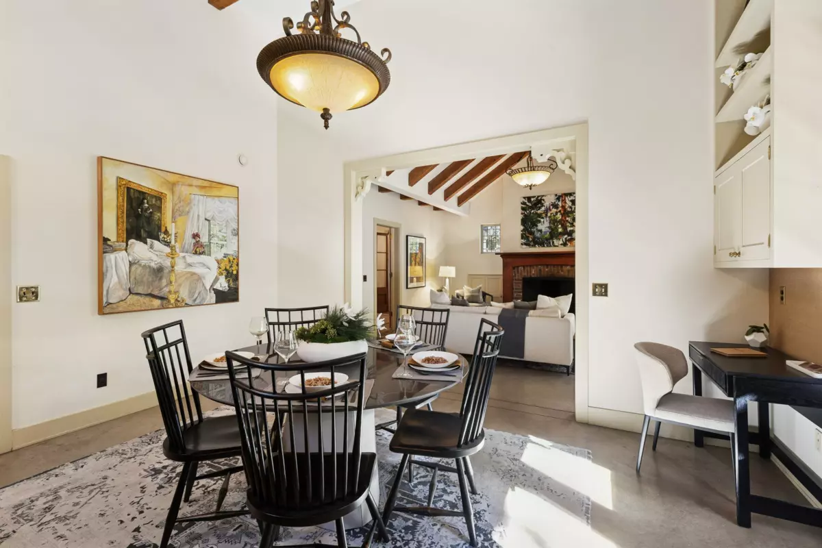 Guest Bathroom Photo of 947 22nd Street, West Vancouver, BC