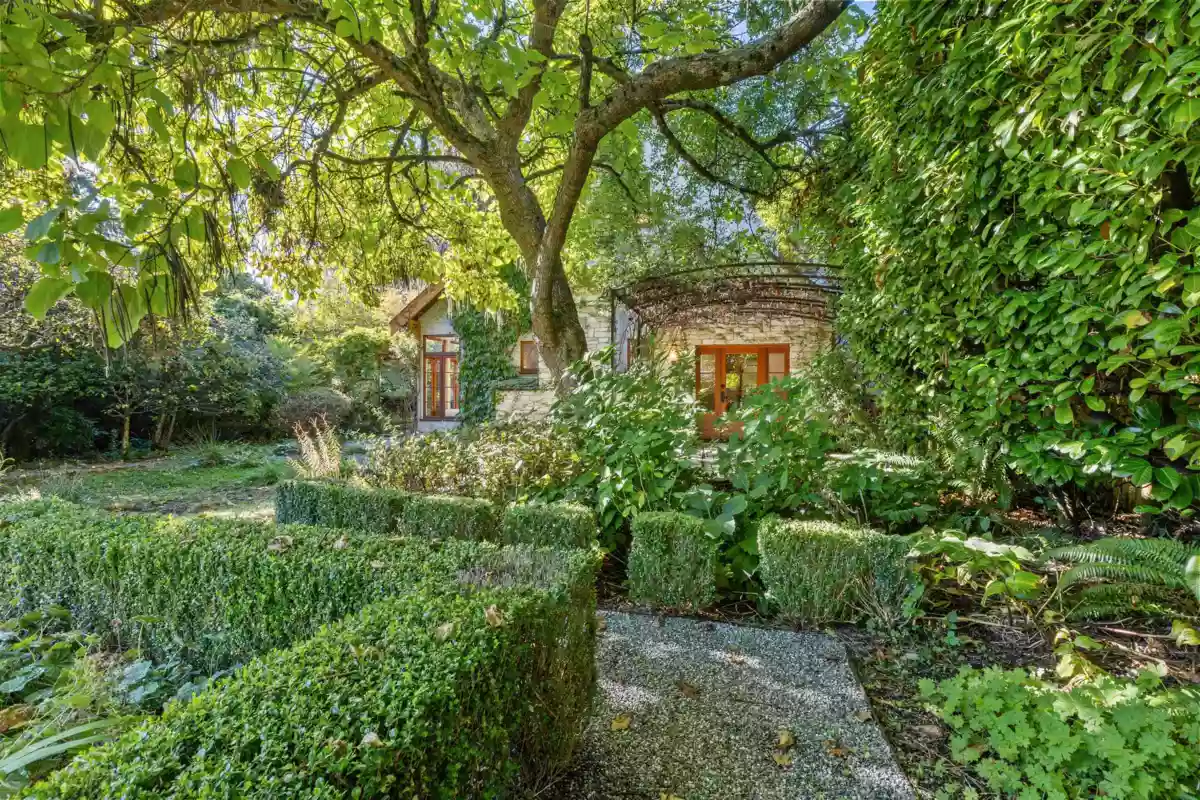 Neighborhood Park Photo Near 947 22nd Street, West Vancouver, BC