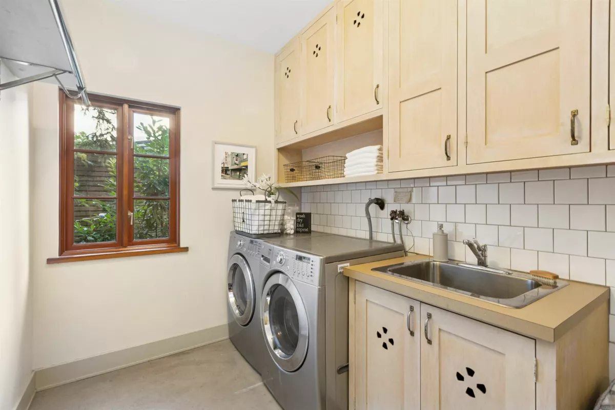 Outdoor Kitchen Photo of 947 22nd Street, West Vancouver, BC