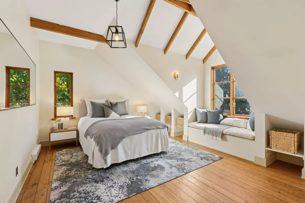 Outdoor Patio Photo of 947 22nd Street, West Vancouver, BC