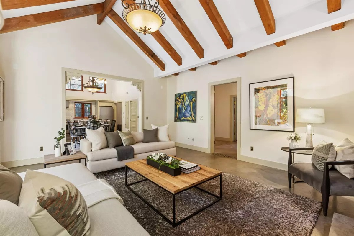 Pantry Photo of 947 22nd Street, West Vancouver, BC