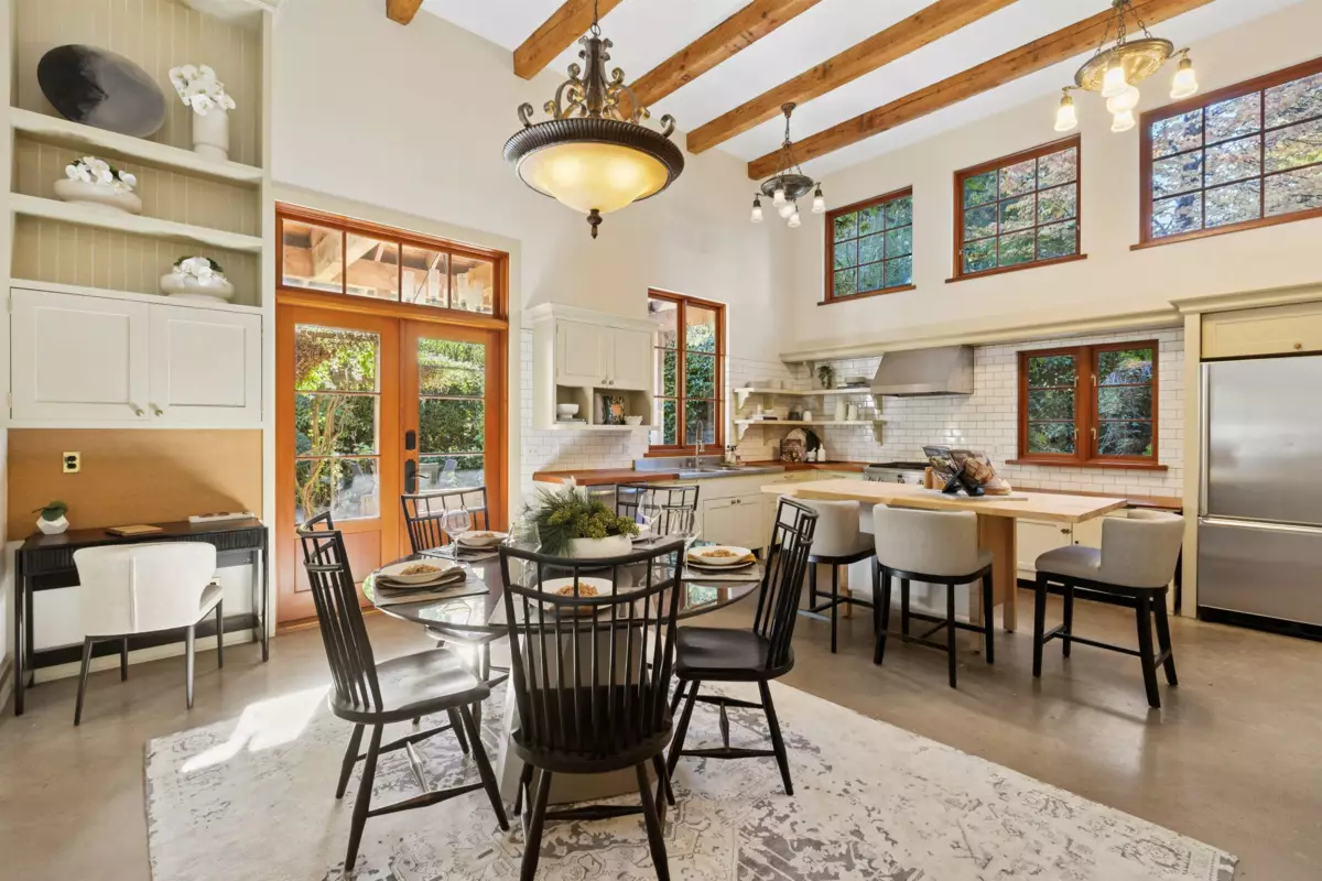 Powder Room Photo of 947 22nd Street, West Vancouver, BC