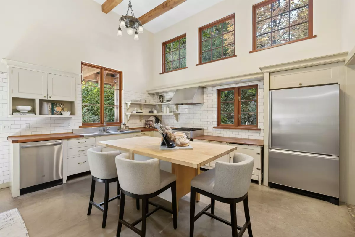 Primary Bedroom Photo of 947 22nd Street, West Vancouver, BC