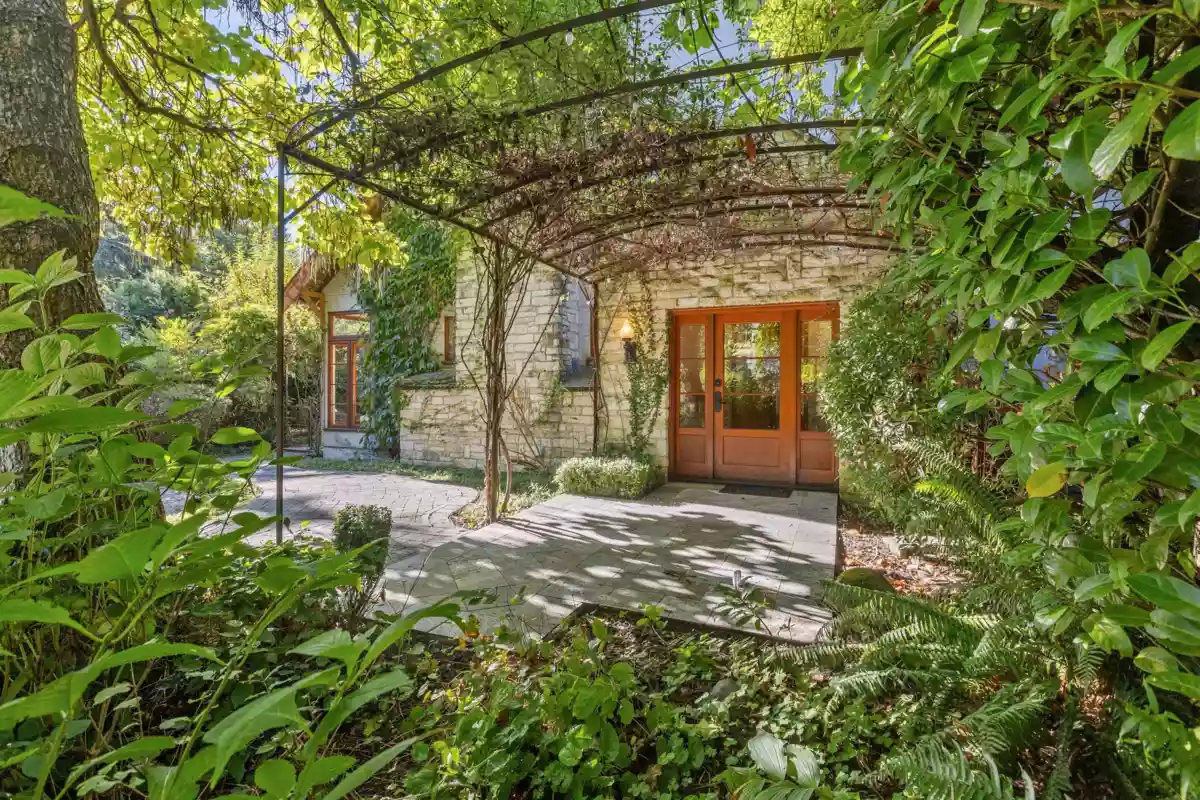 Street View Photo of 947 22nd Street, West Vancouver, BC