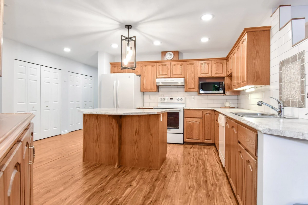 Walk-In Closet Photo of 20485 93a Avenue, Langley, BC