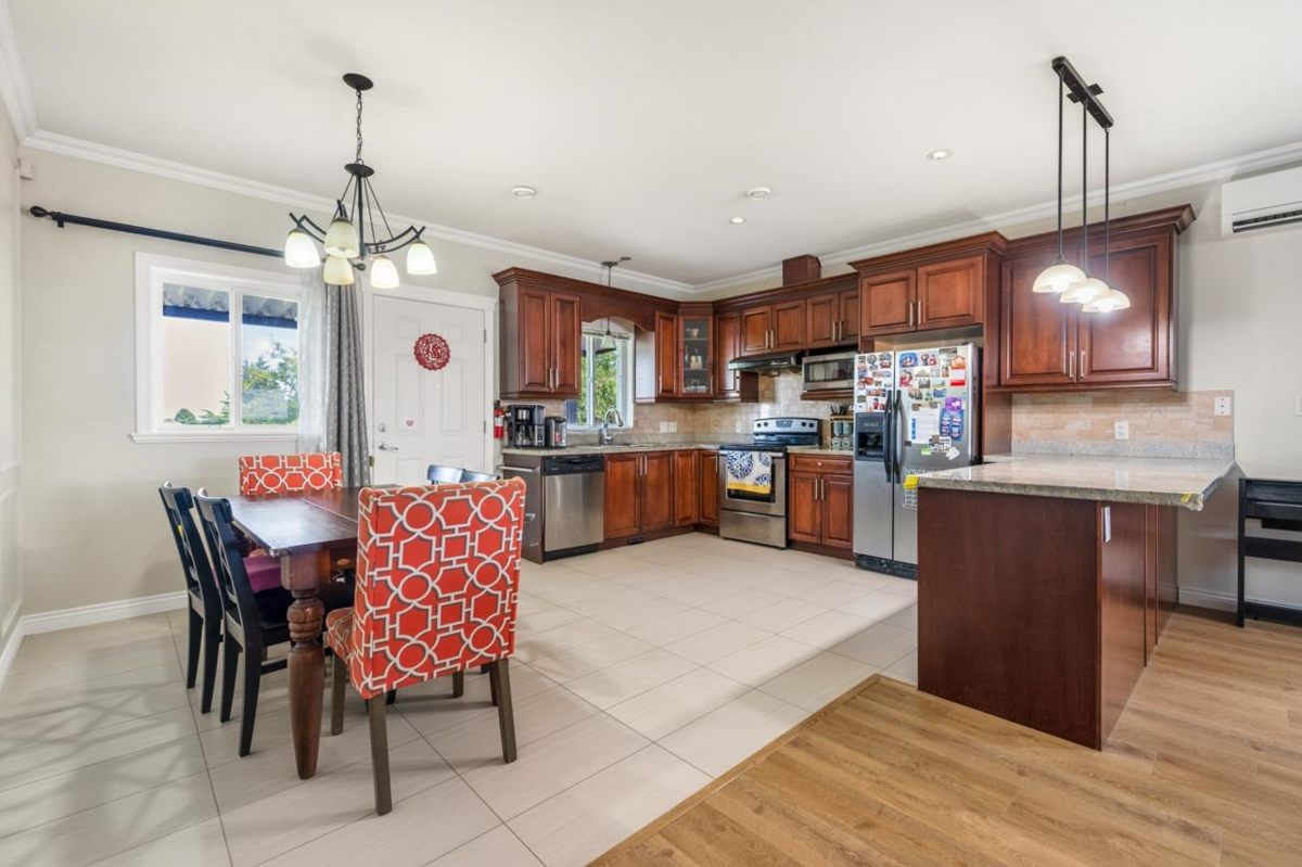 Breakfast Nook Photo of 4526 Inman Avenue, Burnaby, BC