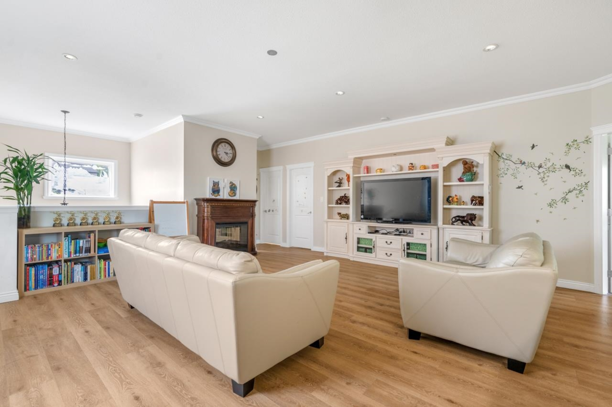 Dining Area Photo of 4526 Inman Avenue, Burnaby, BC
